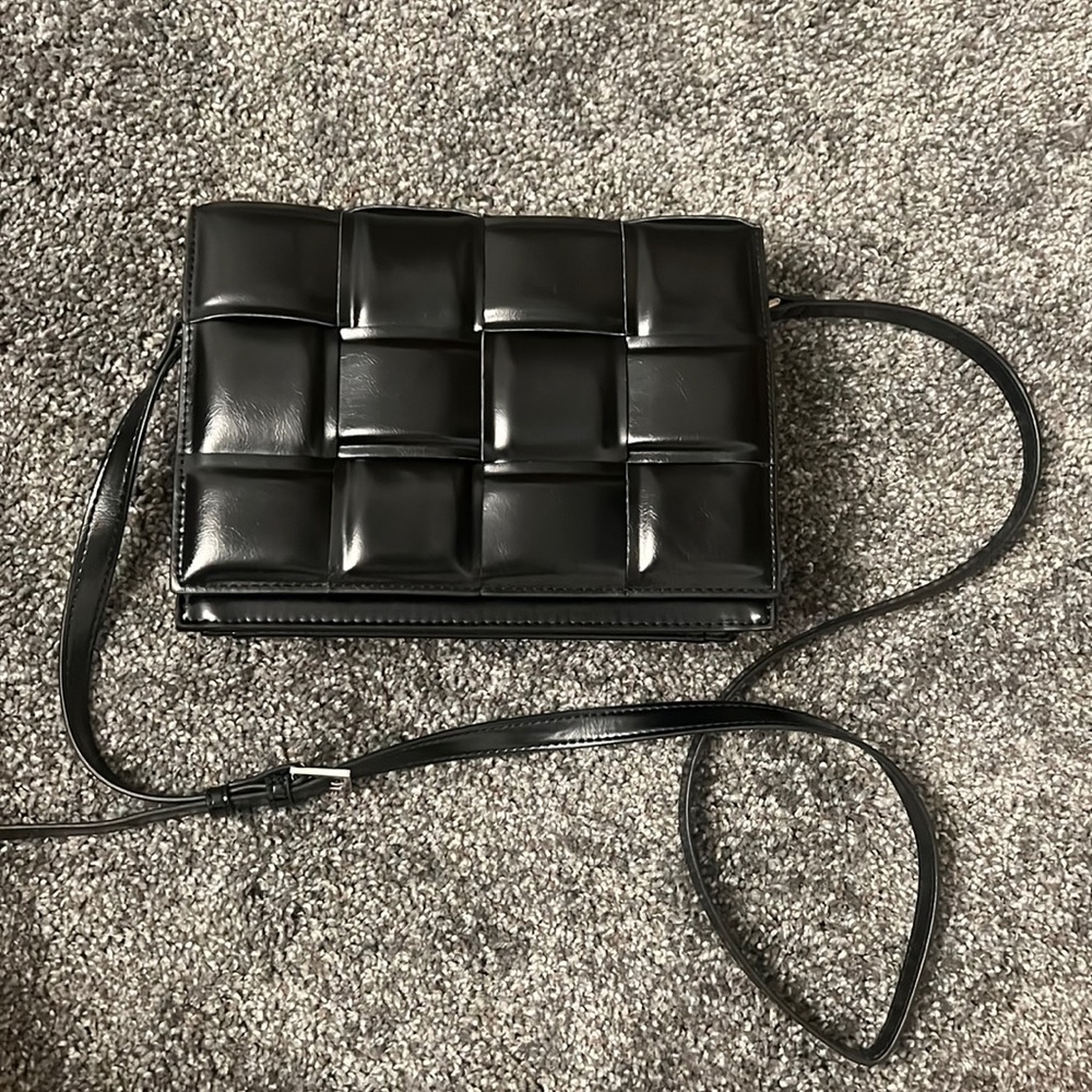 Express crossbody